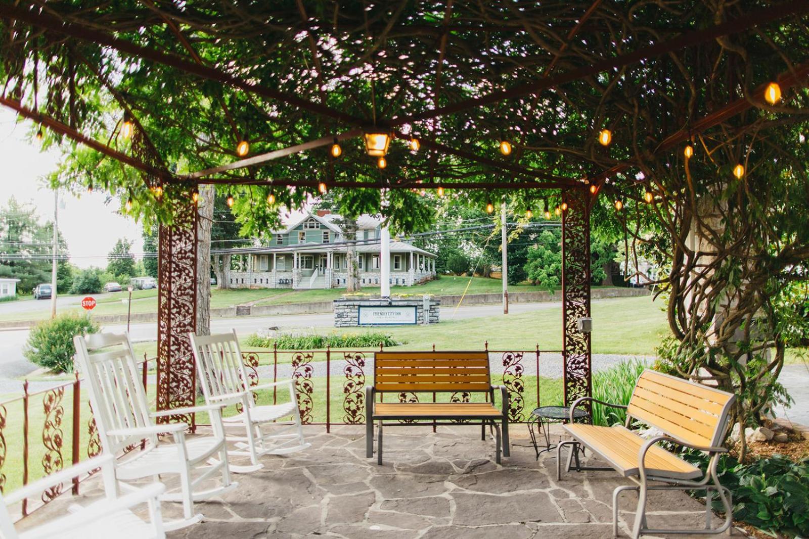 Friendly City Inn B&B Harrisonburg Bagian luar foto