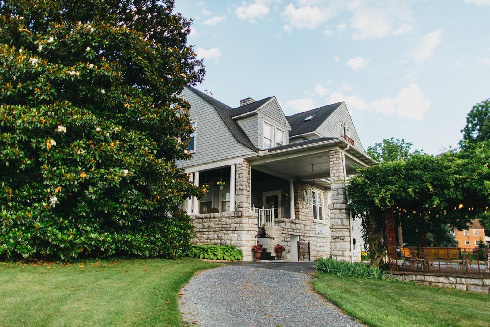 Friendly City Inn B&B Harrisonburg Bagian luar foto