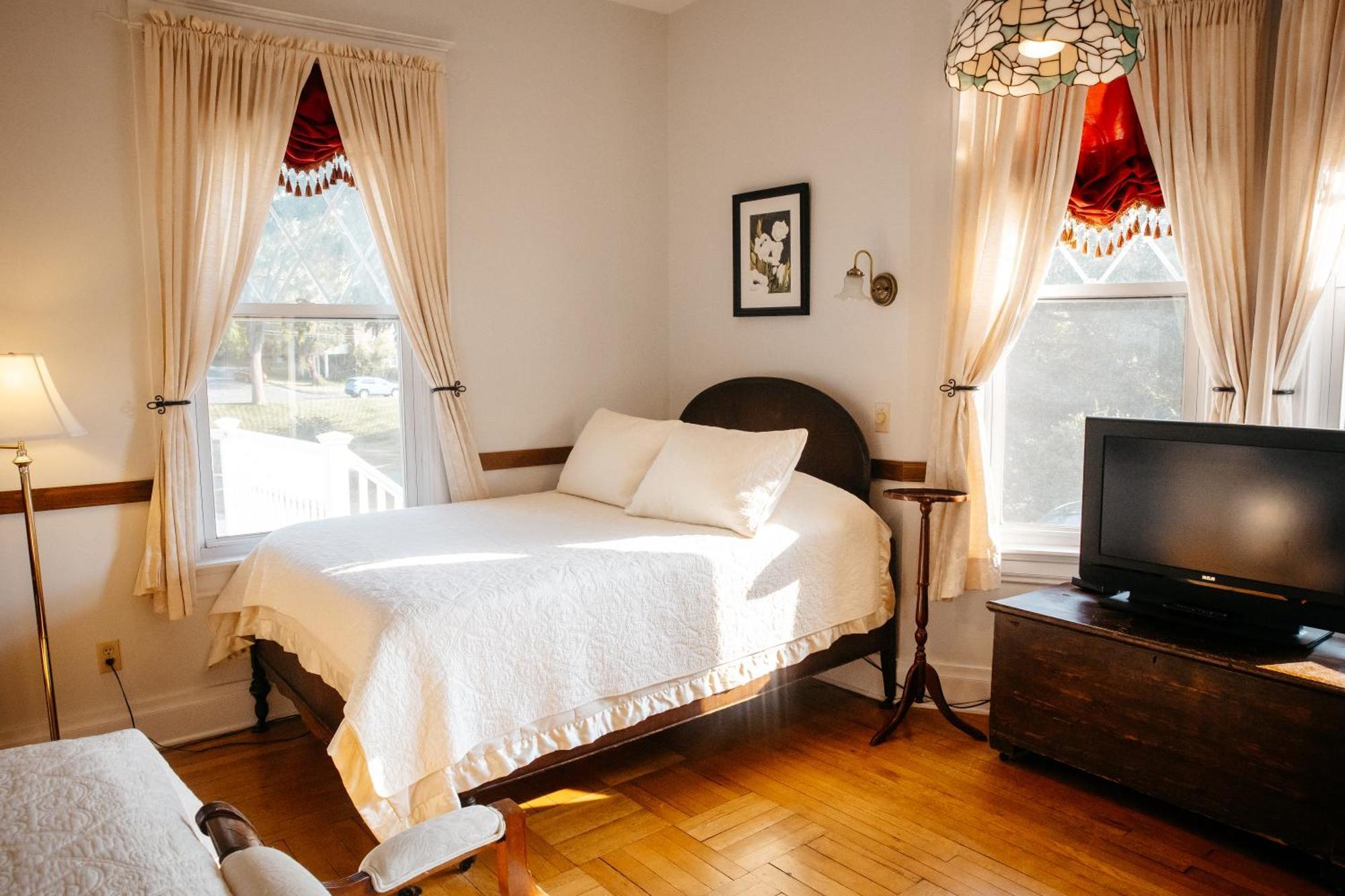 Friendly City Inn B&B Harrisonburg Bagian luar foto